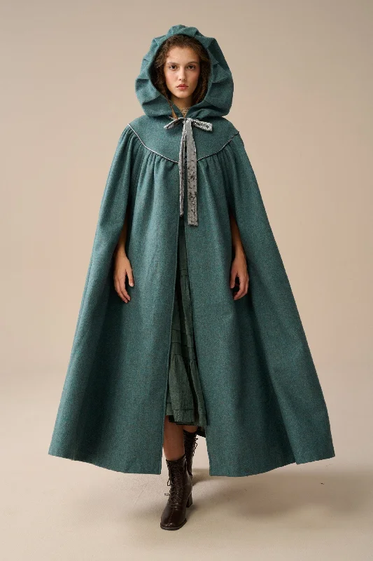 Cozy Knits Perfumer 33 | hooded wool cloak