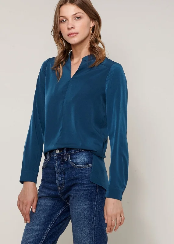 Sporty Wear Women's Lace Back Blouse