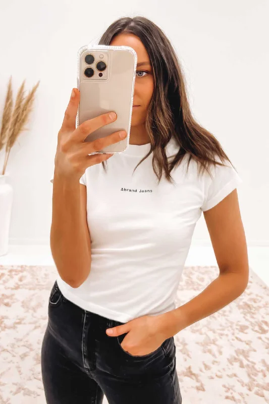 Effortless Looks A Baby Tee White Sand