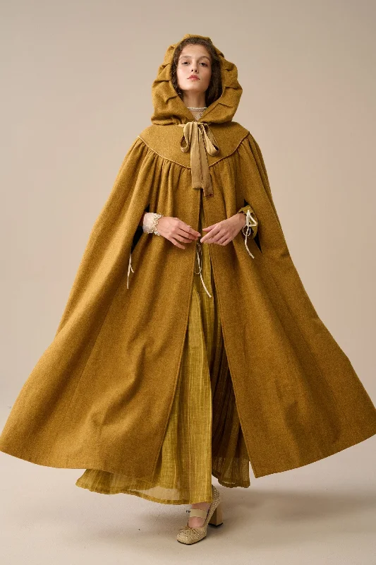 Soft Looks Perfumer 33 | hooded wool cloak